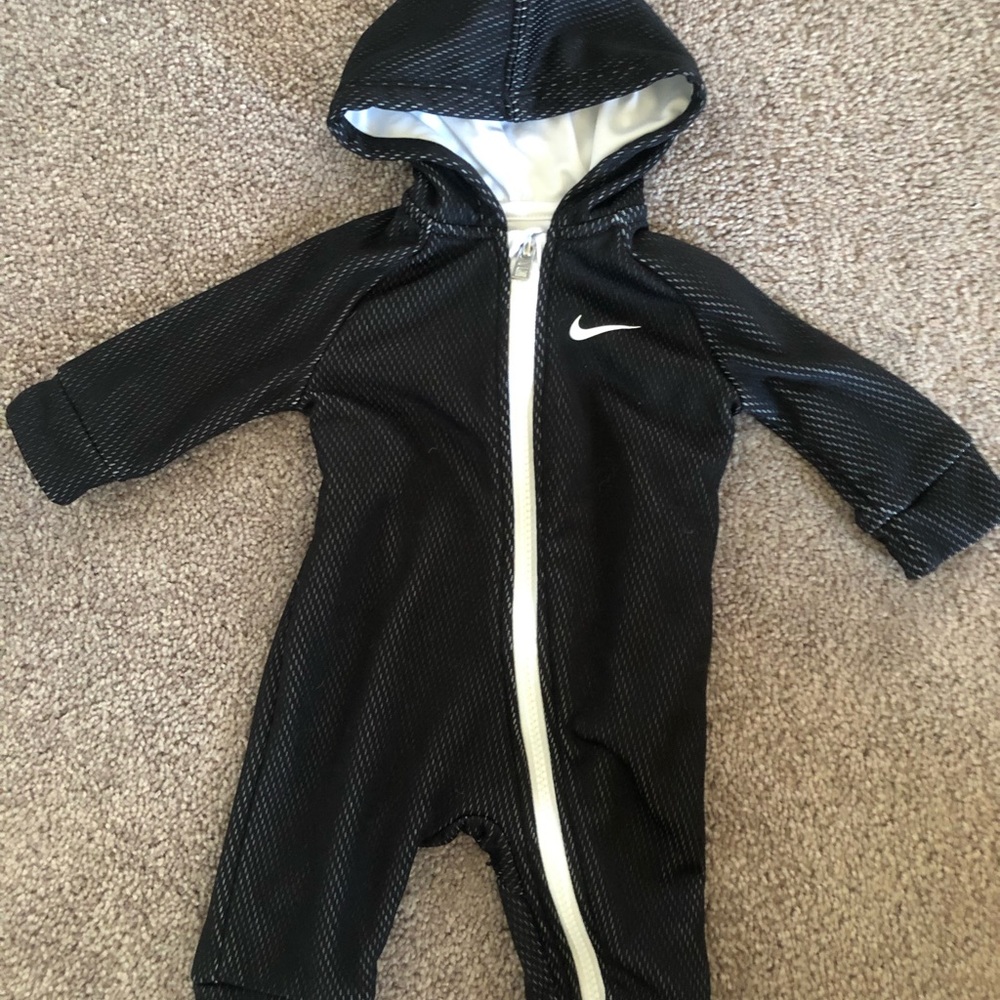 Nike onesie - Picture 3 of 11